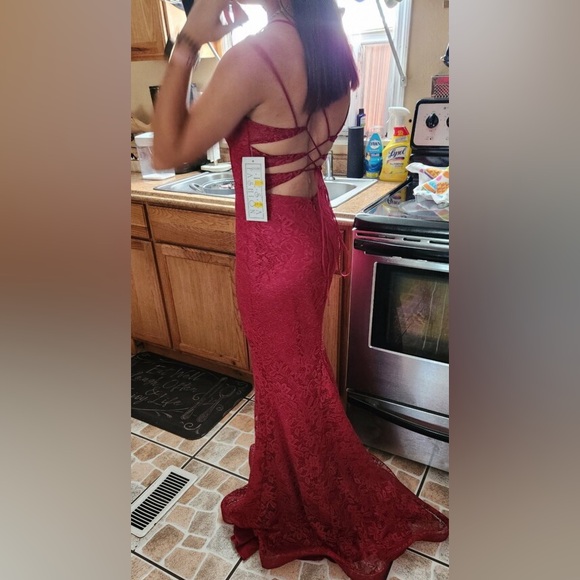 My junior prom dress. Perfect condition worn once comes with a shawl - Picture 3 of 4